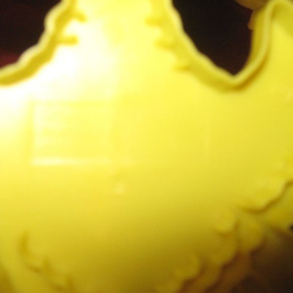 VINTAGE 1988 WILTON SET OF 4 SESAME STREET YELLOW PLASTIC COOKIE CUTTERS - Picture 7 of 11